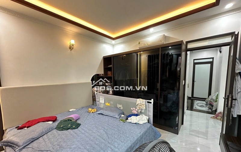 TÂY SƠN - THÁI THỊNH - THỊNH QUANG: Nhà Mới 6 tầng, thang máy, Ở + làm VP